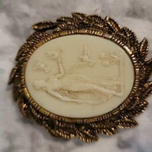 HELEN OF TROY Cameo Ornate Oval Gold Bronze Tone PIN BROOCH